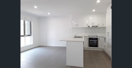 3 BEDROOM TOWNHOUSE IN MANGO HILL WITH POOL IN COMPLEX - Photo 5