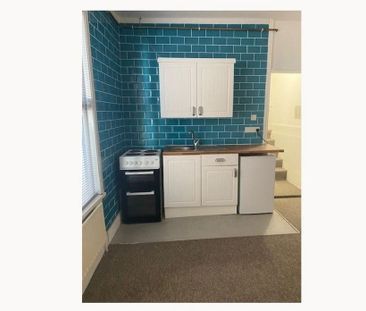 1 bedroom ground floor flat to rent - Photo 2