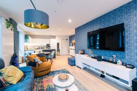 2 Bed Flat, Royal Wharf, E16 - Photo 3