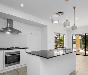 3 Bedroom House With Regular Garden Maintenance Included - Photo 4