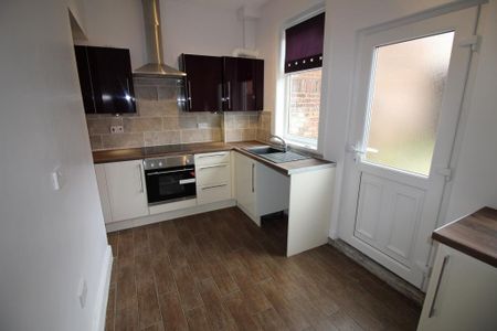 2 bedroom terraced house to rent - Photo 3