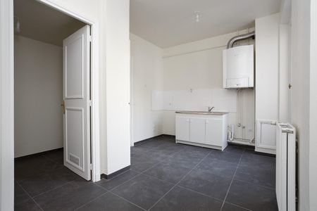 location Appartement T5 DE 158.7m² À PARIS - Photo 4