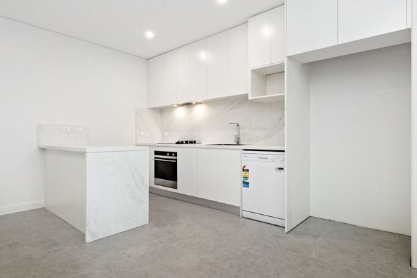 Perfect location and brand new 2 Bedroom Granny flat - Photo 1