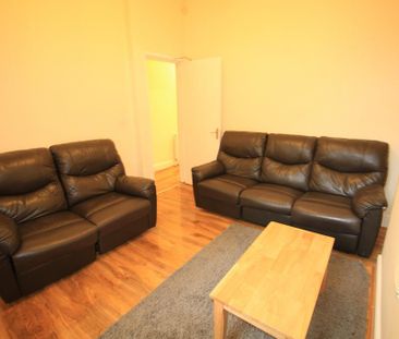 4 bedroom end of terrace house to rent - Photo 2