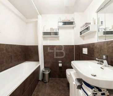 Ruhig, modern, stadtnah: Traumhafte EG-Wohnung mit Außenbereich - Photo 2