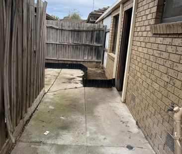 Centrally located! Water bills included! - Photo 5