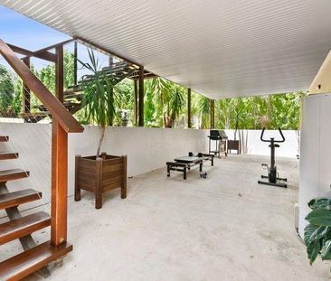 IMMACULATE GROUND LEVEL APARTMENT - Photo 6
