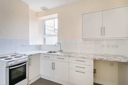 Rushey Green, London, SE6 4HQ - Photo 4