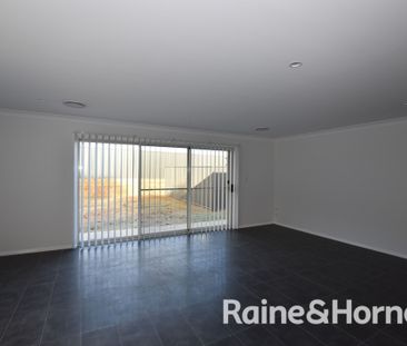 Modern & Spacious Family Home in North Orange with a Rural Outlook - Photo 1