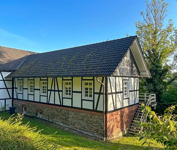 Exklusives Wohn- und Geschäftshaus in ruhiger Stadtrandlage von Waldbröl! - Photo 1