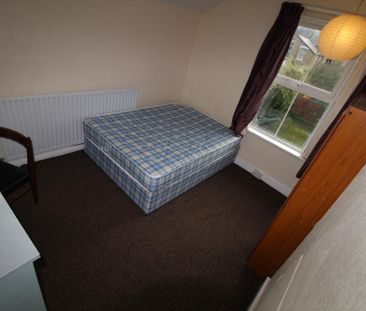 5 bedroom semi-detached house to rent - Photo 2