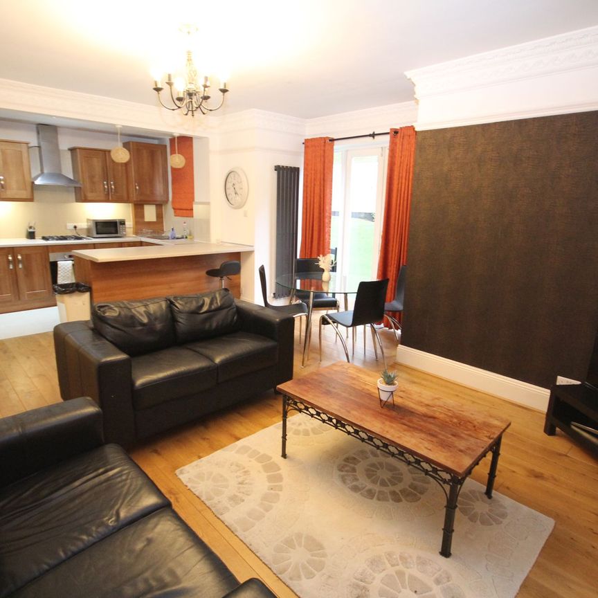 Roxeth Hill, Harrow, HA2 - Photo 1