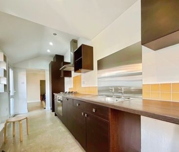 3 bedroom Mid Terraced House to let - Photo 5