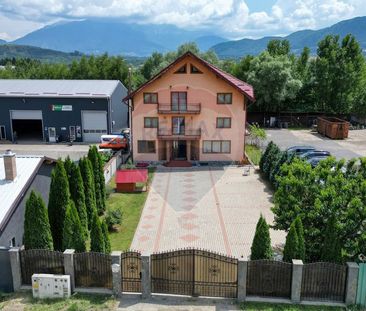 Vilă de închiriat în Zărnești – 9 camere, ideală ... - Fotografie 1