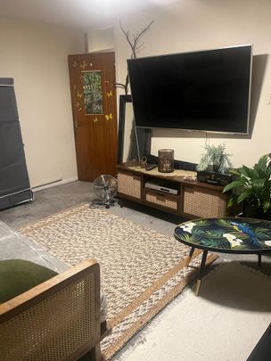 Room in a Shared Flat, Southcoute Road, RG30 - Photo 1