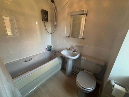 1 bedroom ground floor flat to rent - Photo 4