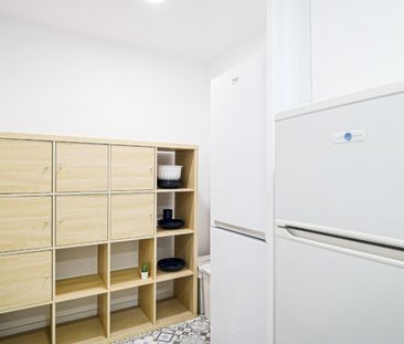 Bright single room in Valencia street, in El Clot area - Photo 6