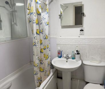 1 bedroom in a flat share to rent - Photo 6