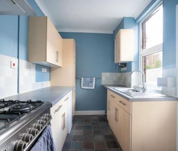 2 bedroom end of terrace house to rent - Photo 6