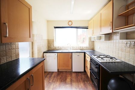 3 bed house to rent in Ridley Road, Rochester, ME1 - Photo 2