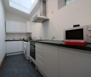 House share to rent - Photo 2