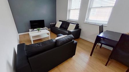 4 bedroom flat to rent - Photo 2