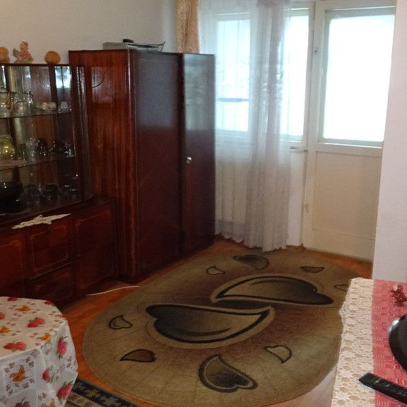 Inchiriez garsoniera in Deva, etaj 3, mobilata, fara masina de spalat - Photo 1