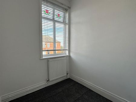 3 bedroom flat to rent - Photo 4