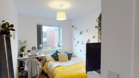 4 bedroom terraced house to rent - Photo 3