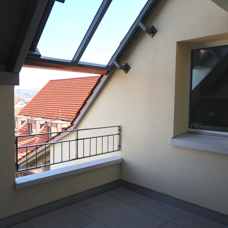 Neuwertige Maisonette Dachwohnung im Dorfkern - Photo 1