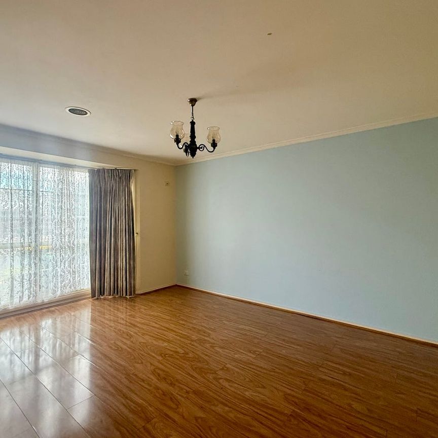 Location, Lifestyle & Convenience! - Photo 1