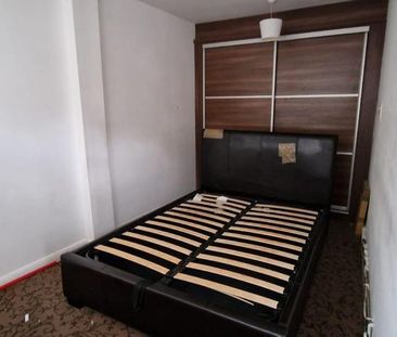 4 bedroom semi-detached house to rent - Photo 3