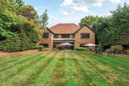 5 bedroom detached house to rent - Photo 2