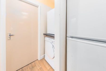 6 bedroom terraced house to rent - Photo 4