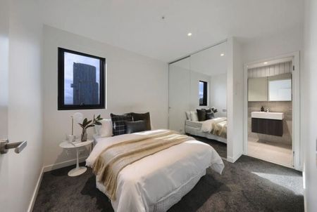 Immaculate Two Bedroom Apartment with Amazing Views - Photo 4