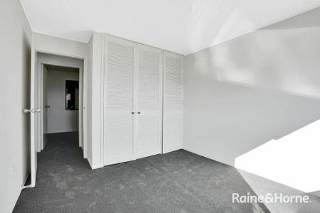 Low-Maintenance Living in a Convenient West Gladstone Location - Photo 3