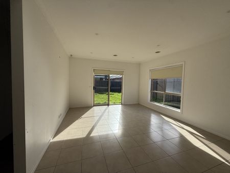 Family Home in Prime Location - Photo 2