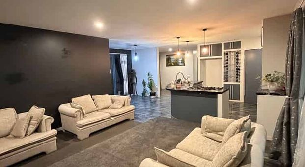 Charming 4BR Home w/ Spa & Deck! - Photo 1