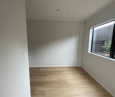 4 Bedrooms in Bucklands Beach - Photo 2