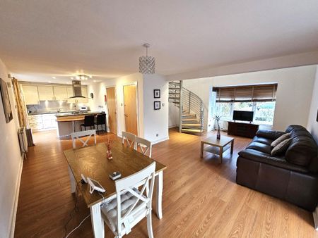 2 bedroom end of terrace house to rent - Photo 2