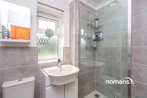 Elles Close, Farnborough, GU14 - Photo 1