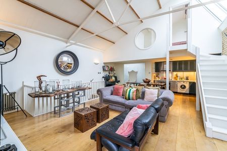 3 bedroom mews to rent - Photo 5