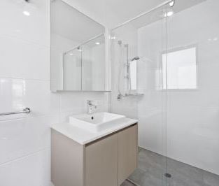 Beautiful Luxury Townhouse! - Photo 5