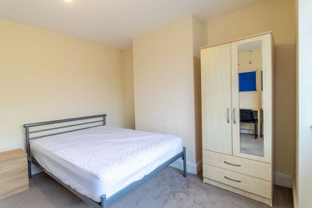 6 Bed Student Accommodation - Photo 3