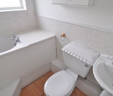 2 bed Terraced - To Let - Photo 3