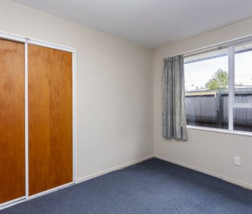 Spacious Pet Friendly Family Home! - Photo 4