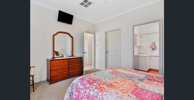 BIG BOLD BEAUTIFUL - Photo 1