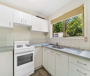 SPACIOUS TOWNHOUSE - Photo 5