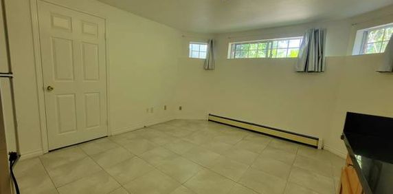 $2000 - 2 bedroom / 1 bath suite - Photo 2