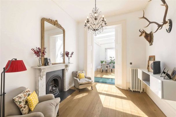 An impressive listed townhouse on one of London's finest garden squares - Photo 1